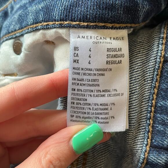 American Eagle Distressed Mom Jean Size 4 Regular - Picture 3 of 13